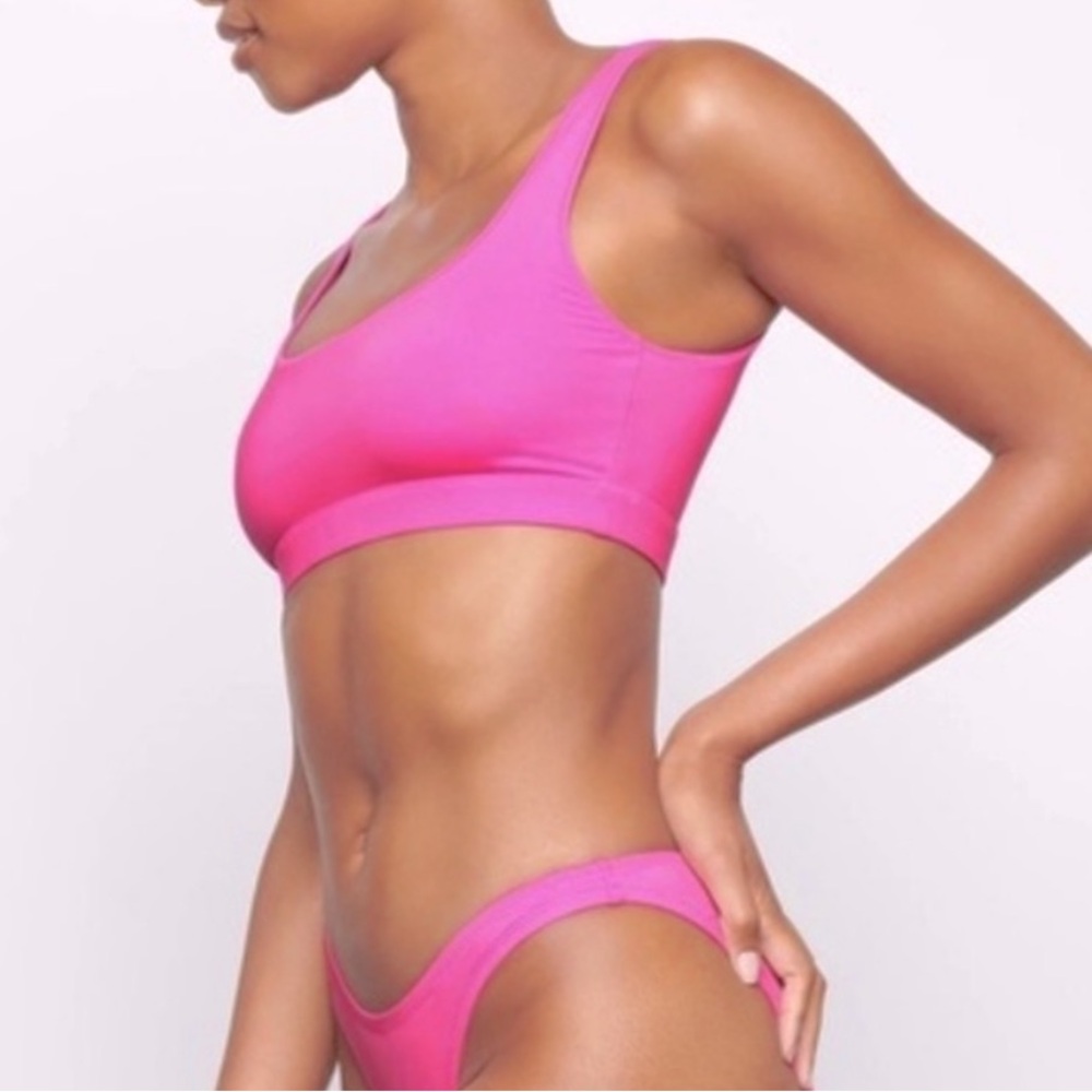 Skims Swim Tank Bikini Top In Neon Orchid